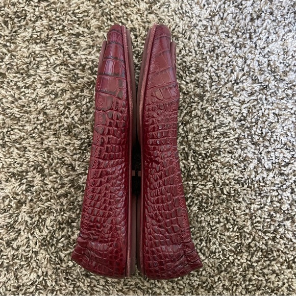 Size 8 Burgundy Snakeskin Tory Burch Flats - Picture 4 of 11